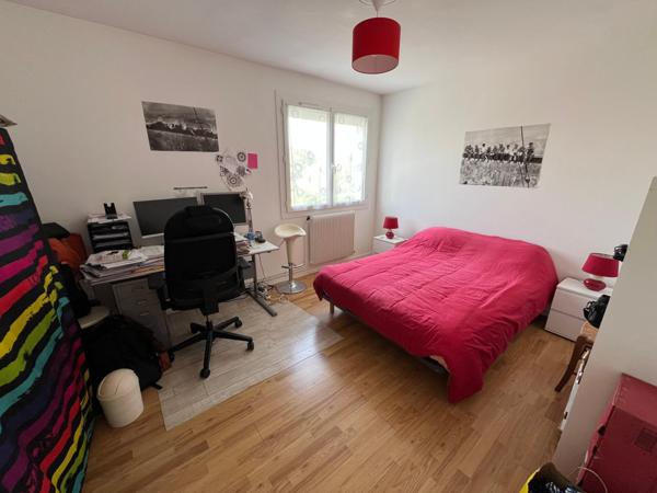 Maison de ville, 3 chambres + bureau, quartier calme.