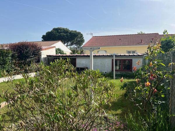 Maison de ville, 3 chambres + bureau, quartier calme.