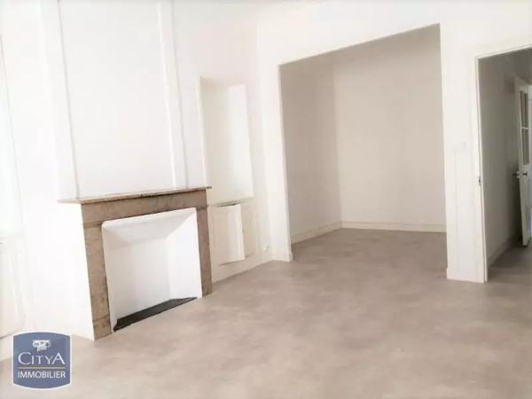 Appartement à louer 4 pièces 102.7m²