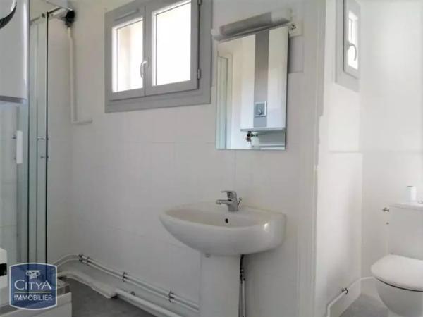 Appartement à louer 4 pièces 102.7m²