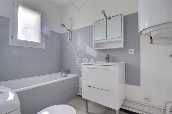 STUDIO QUARTIER SAINT MARTIN AVEC JARDIN ET PLACE DE PARKING