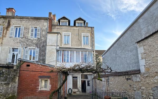 Maison à vendre    8 pièces • 235 m2 Périgueux
