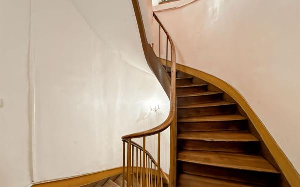 Maison à vendre    8 pièces • 235 m2 Périgueux