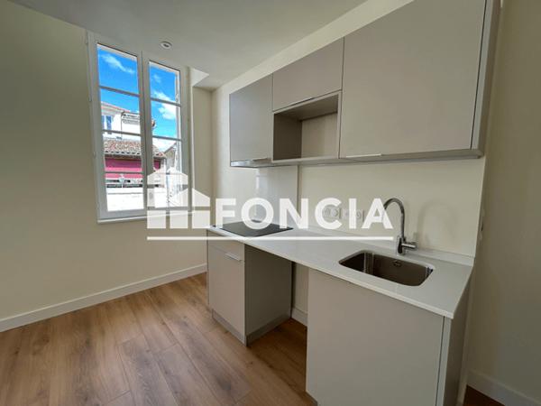 Location Appartement 3 pièces 70.16 m² - 19 RUE VICTOR HUGO Saintes 17100