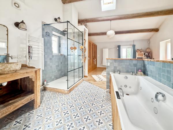 Ventabren (13122) Maison de village pleine de charme avec studio indépendant et vue Sainte-Victoire – Ventabren