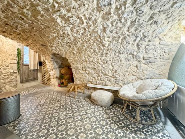 Ventabren (13122) Maison de village pleine de charme avec studio indépendant et vue Sainte-Victoire – Ventabren