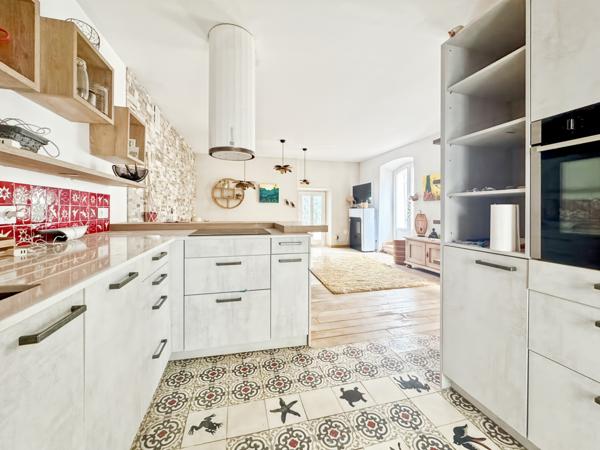 Ventabren (13122) Maison de village pleine de charme avec studio indépendant et vue Sainte-Victoire – Ventabren