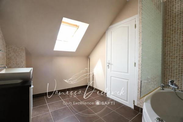 APPARTEMENT TYPE F2 EN DUPLEX 1ER ETAGE - LOCATAIRE EN PLACE