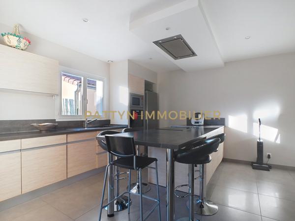 Genay (69730) Maison 4 chambres récente de plain-pied avec piscine et garage à Civrieux (01390)