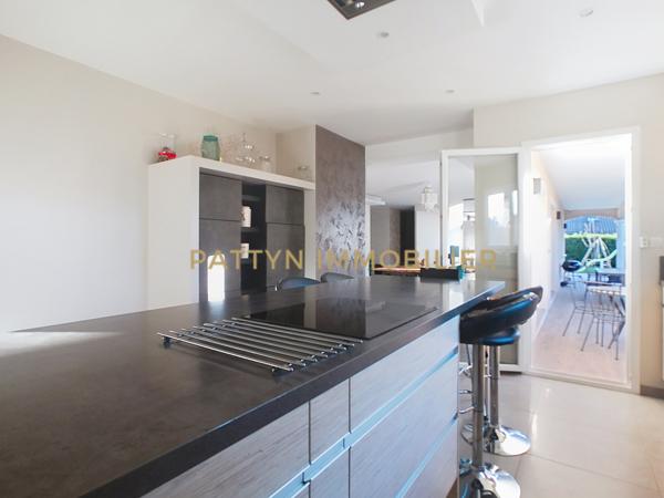 Genay (69730) Maison 4 chambres récente de plain-pied avec piscine et garage à Civrieux (01390)