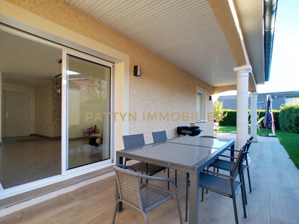 Genay (69730) Maison 4 chambres récente de plain-pied avec piscine et garage à Civrieux (01390)