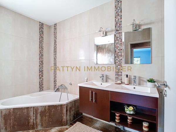 Genay (69730) Maison 4 chambres récente de plain-pied avec piscine et garage à Civrieux (01390)