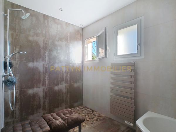 Genay (69730) Maison 4 chambres récente de plain-pied avec piscine et garage à Civrieux (01390)