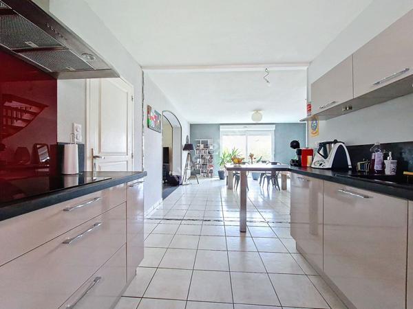 Investissement locatif : Maison avec 3 chambres, locataires en place, secteur prisé du CHU de Poitiers