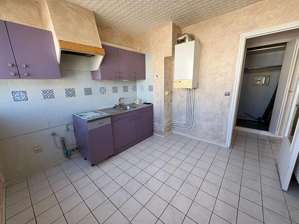 Appartement 4 pièces à rénover avec garage à Clermont-Ferrand