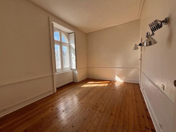 Nantes bord de l'Erdre T5 de 110 m2 box et cave,  
Nantes 44000