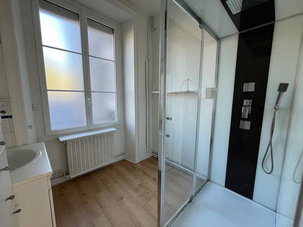 Nantes bord de l'Erdre T5 de 110 m2 box et cave,  
Nantes 44000