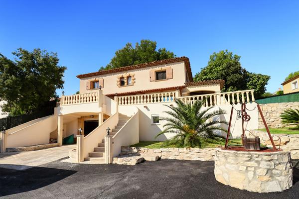 Maison Rognac 7 pièce(s) 277 m2