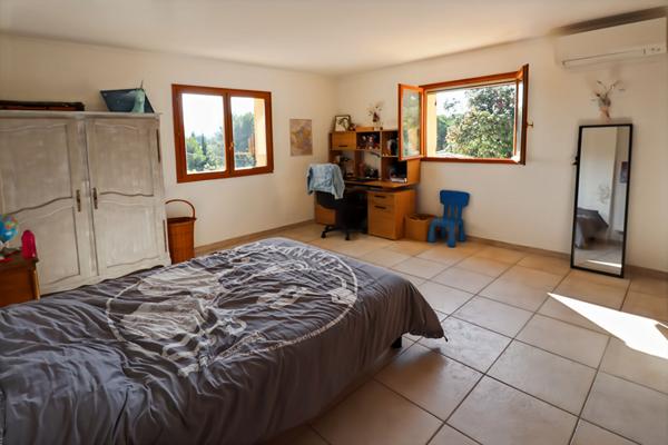 Maison Rognac 7 pièce(s) 277 m2