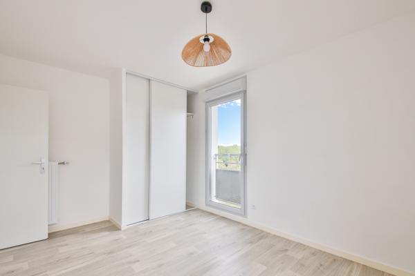 Appartement
         4 pièces
        - 85 m² Exclusivité 358 000 € *