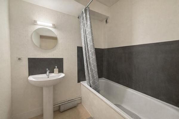 APPARTEMENT 31 M2 DANS RESIDENCE SECURISE - CAVE