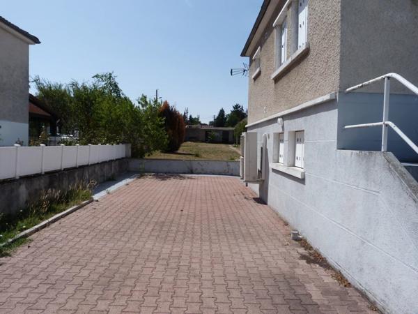 Location                                                      Maison
                        
                     4 pièces                      80 m2                     à Vierzon