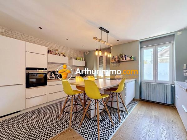 Vente                                                      Maison
                        
                     6 pièces                      145 m2                     à Bourgoin-Jallieu