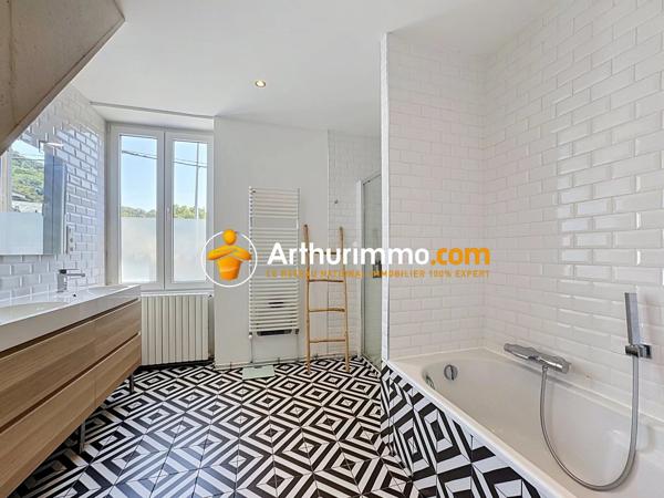Vente                                                      Maison
                        
                     6 pièces                      145 m2                     à Bourgoin-Jallieu