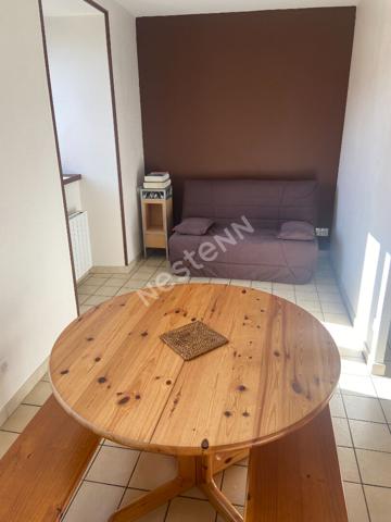 Studio meublé au 1er étage dans le centre ville de Tence