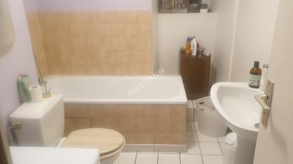 Studio meublé au 1er étage dans le centre ville de Tence