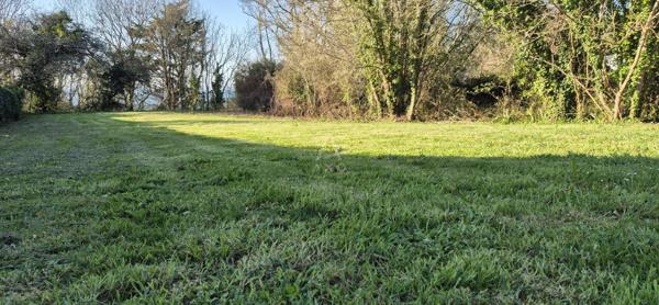 En exclusivité, AGENCE AXO vous propose ce : Terrain à bâtir de 773 m²  Vue mer & exposition plein sud à Postolonnec en vente interactive*.