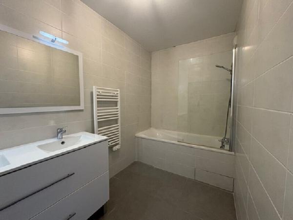 Appartement Marseille 8ème Saint GINIEZ Box et Terrasse 66m²