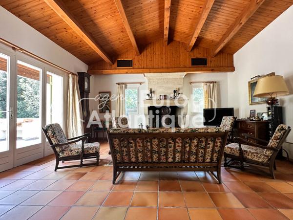 Villa avec piscine 200m² habitables - Parc de la résidence - La Palmyre