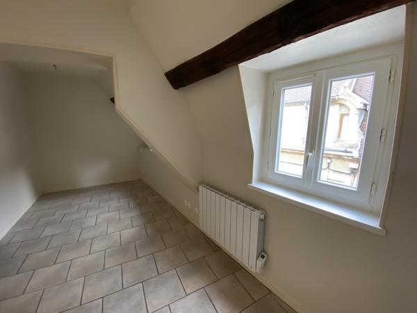 Appartement
                                                                                                                                                                                                                                                                                                                        1 pièce(s)                                                                                                                                                                                                                                                                                                                              20  m²