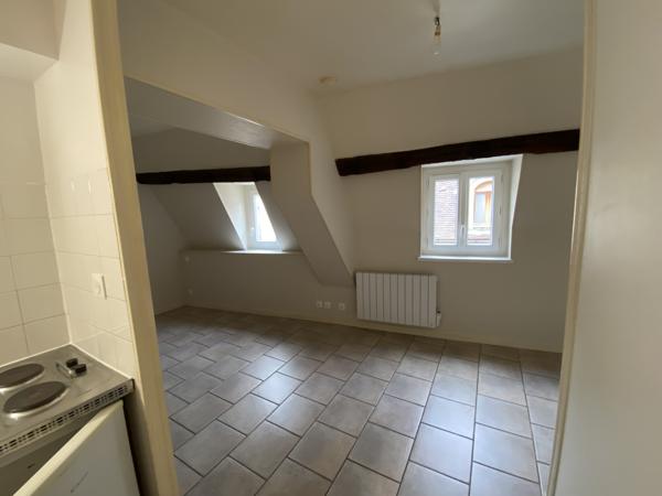 Appartement
                                                                                                                                                                                                                                                                                                                        1 pièce(s)                                                                                                                                                                                                                                                                                                                              20  m²