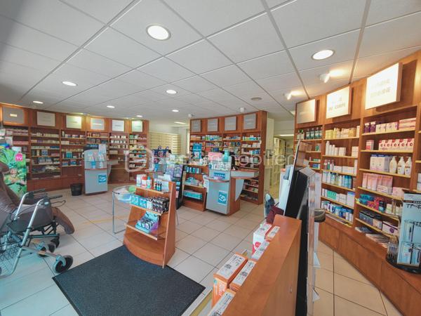 Local d activites de 233 m²