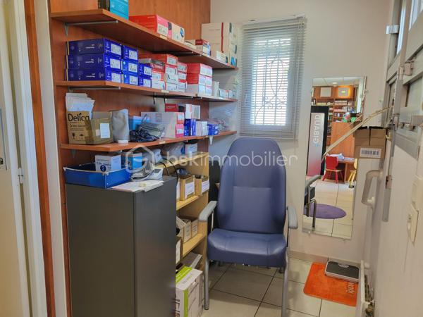 Local d activites de 233 m²