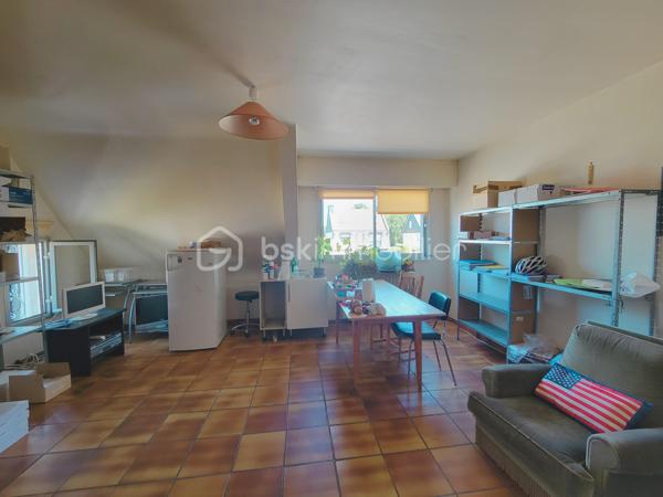 Local d activites de 233 m²