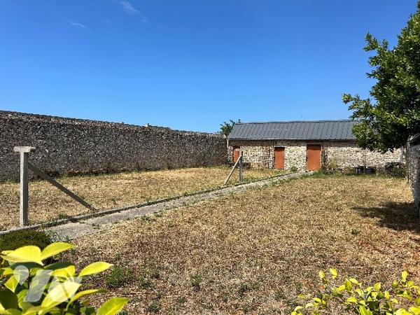 Belle maison en pierre dans le centre de Gouville sur Mer
