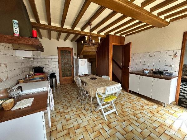 Belle maison en pierre dans le centre de Gouville sur Mer