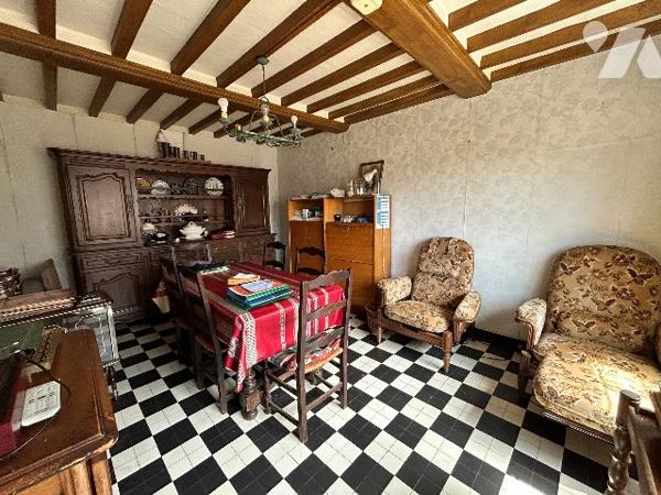 Belle maison en pierre dans le centre de Gouville sur Mer