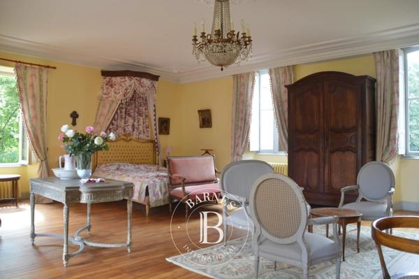 La Châtaigneraie, Château 9 Chambres -  738 m² à vendre