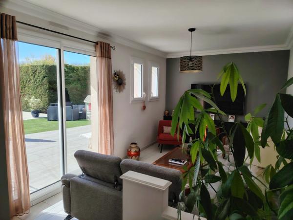 Belle Maison de 189 m² avec piscine dans environnement calme et verdoyant de Migné Auxances