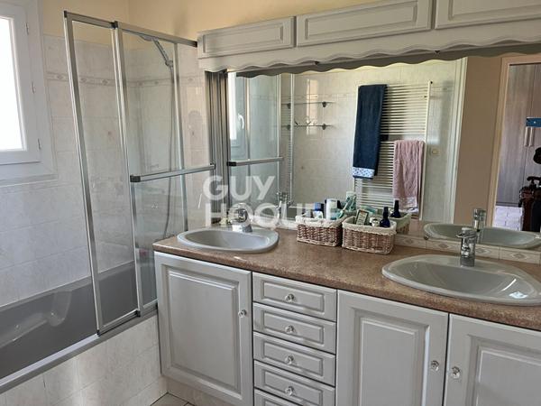 Maison CAVEIRAC avec JARDIN PISCINE ET GRAND GARAGE