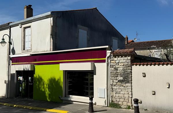 Ensemble immobilier à vendre avec bail commercial en cours