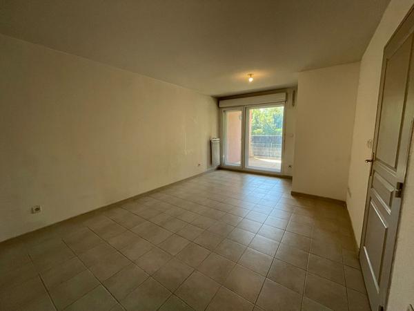 AVIGNON MONTFAVET PROCHE CENTRE VILLE - APPARTEMENT EN REZ DE JARDIN - TYPE2 A VENDRE AVEC PARKING