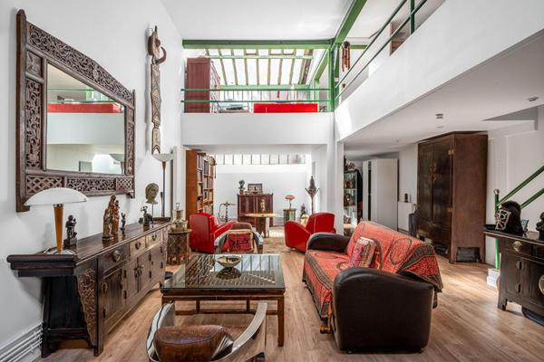 Loft à l’esprit atelier en arrière cour d’un ancien bâtiment industriel