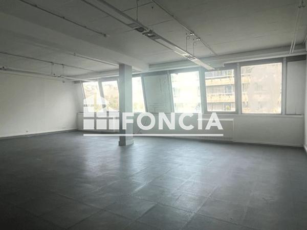 À vendre Local commercial 81.12 m² - Paris 75010