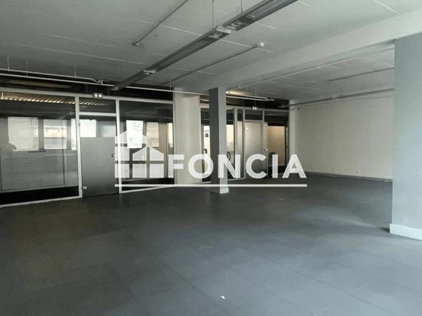 À vendre Local commercial 81.12 m² - Paris 75010