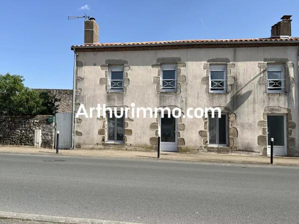 Location                                                      Maison
                        
                     5 pièces                      84 m2                     à Clessé